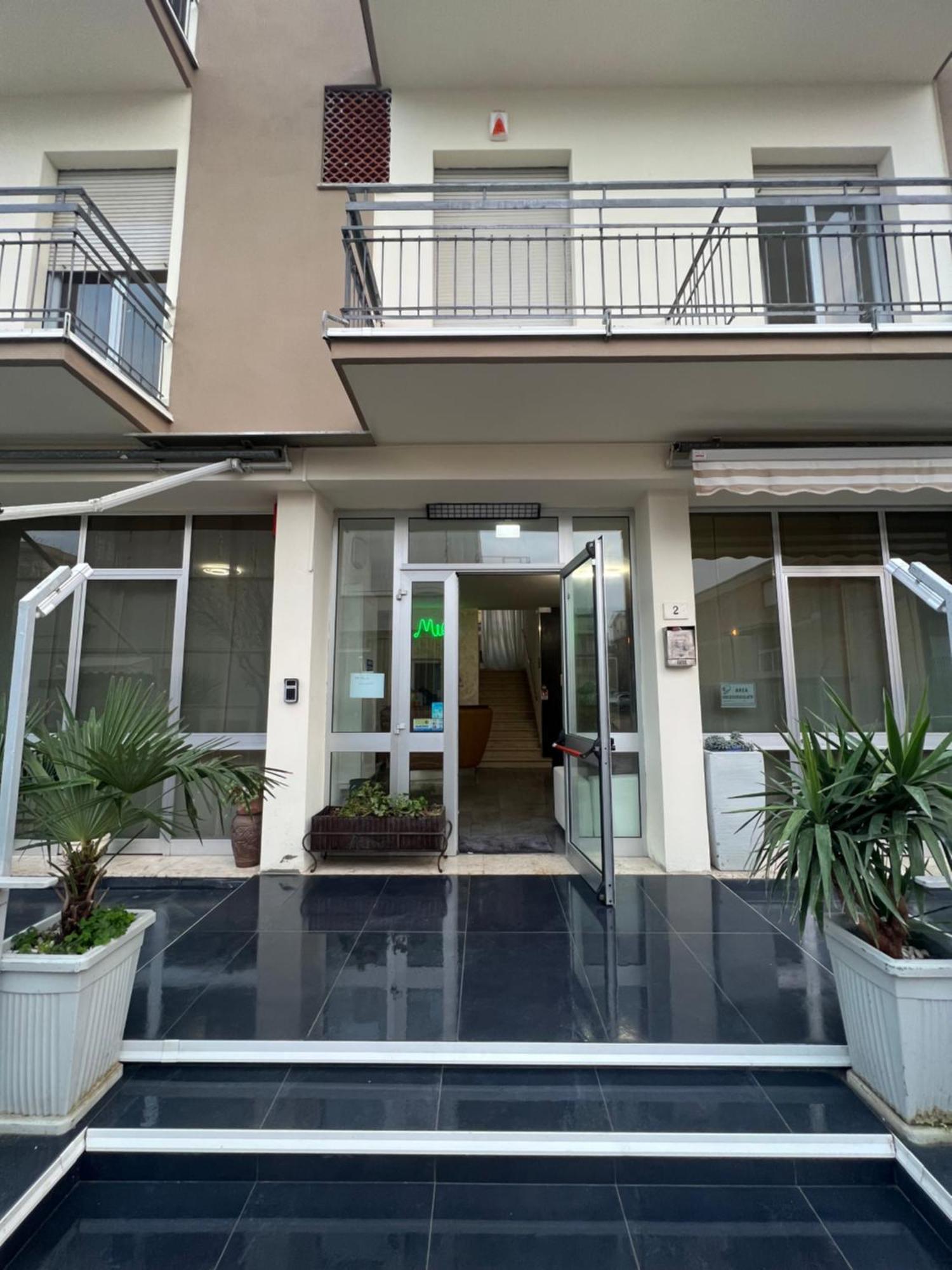 Hotel Miro Rimini Esterno foto